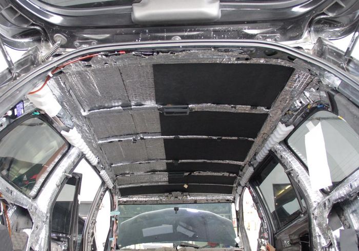 Peredam kabin jenis aluminium butyl rubber di atap mobil