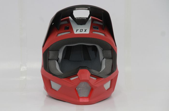 Helm Fox V1 menggunakan magnet pengganti skrup visor