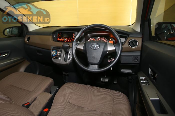 Interior Toyota Calya A/T