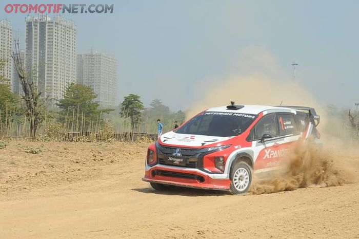 Mitsubishi Xpander yang diubah jadi mobil reli