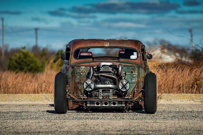 Tampilan depan Pikap Ford F3 bergaya rat rod