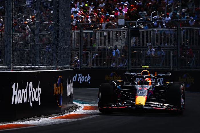 Sergio Perez rebut pole position pada kualifikasi F1 Miami 2023