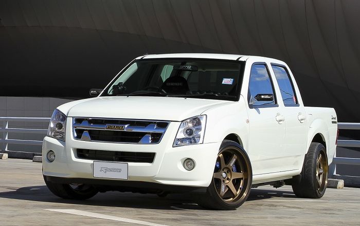 Modifikasi Isuzu D-Max lawas dengan ubahan simpel di bodi