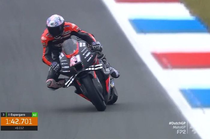 Aleix Espargaro saat menjalani sesi latihan bebas kedua (FP2) MotoGP Belanda 2022