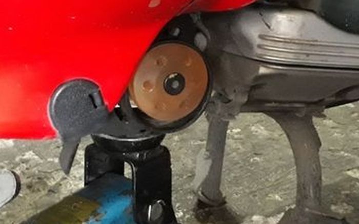 Ciri-ciri Engine Mounting Vespa Sprint 150 ie Rusak