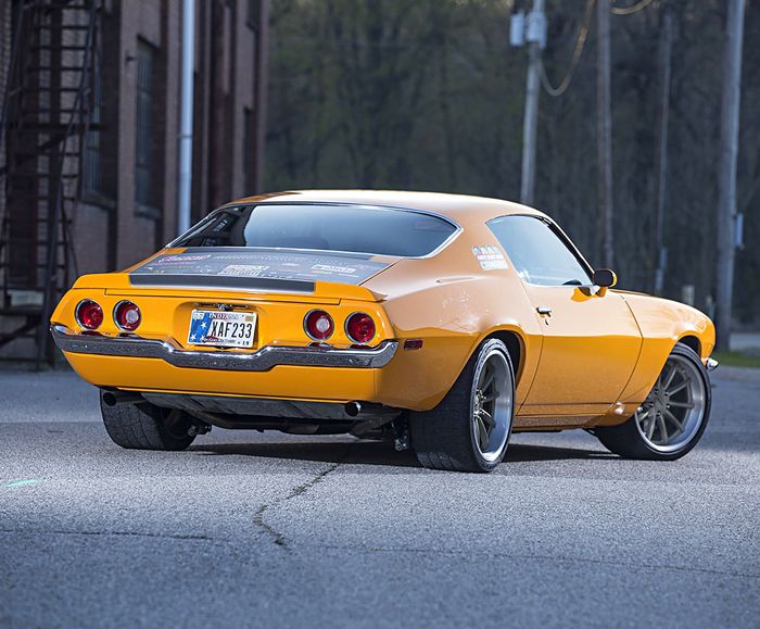 Restomod Chevrolet Camaro 1970 serba prima dengan aura klasik di eksterior