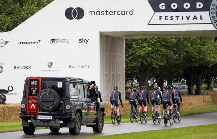 Ineos Grenadier mengiri pembalap speeda di ajang Goodwood Festival of Speed