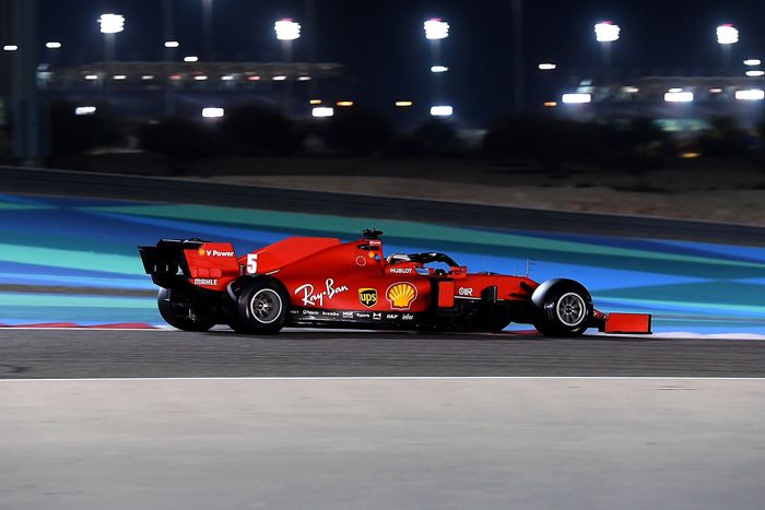 Sebastian Vettel (Ferrari) saat mencoba ban baru untuk F1 2021 mendatang
