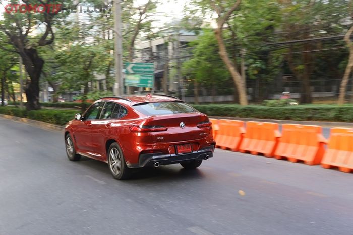 BMW X4 di Inodnesia hadir dengan varian M Sport X, varian ini lebih tinggi dari yang dijajal di Thailand