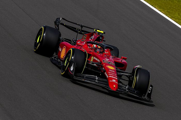 Carlos Sainz menguasai FP2 F1 Inggris 2022