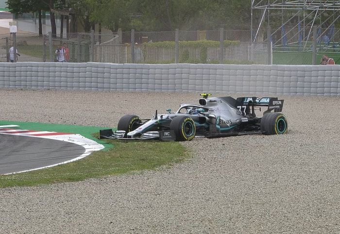 Sesi FP2 F1 Spanyol sempat diwarnai dengan red flag usai Mobil Valtteri Bottas melintir ditikungan ke-5