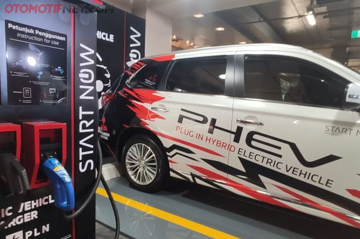 Mitsubishi Pasang Alat Charger di Tempat Umum, Biaya Separuh Banderol Outlander PHEV