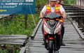 Bikin Penasaran, Motor Matik Apa Yang Dinaiki Pak Menteri Saat Kunjungan Ke Asmat?