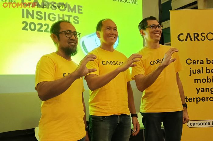 Eka Sukmansyah, Direktur Carsome Certified Lab (kiri), Andrew Mawikere, CEO Carsome Indonesia (Tengah) dan Donald Rachmat, GM Carsome Indonesia