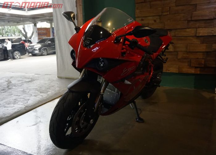 Motor listrik Energica Ego+ di diler Motolife SCBD, Jakarta Pusat.