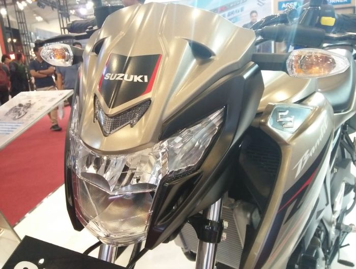 Tampak samping headlamp Suzuki Bandit 150