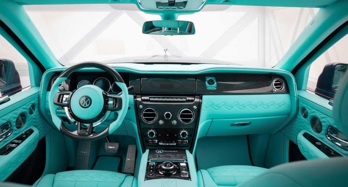 Rolls-Royce Cullinan hasil karya Mansory