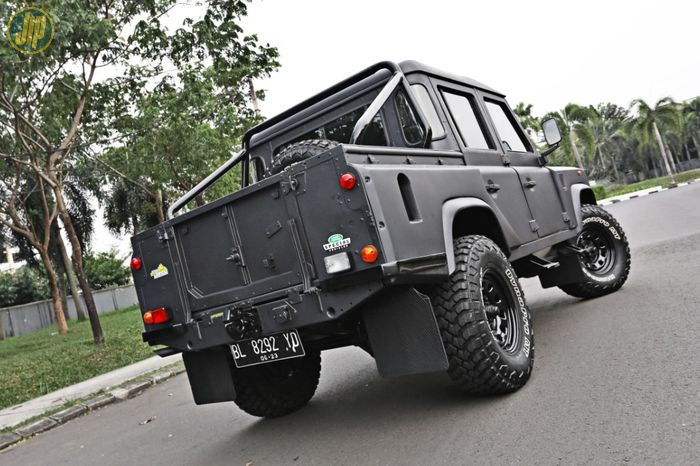 Modifikasi Land Rover Defender XS110 Double Cabin Pick Up Chelsea Wide Track