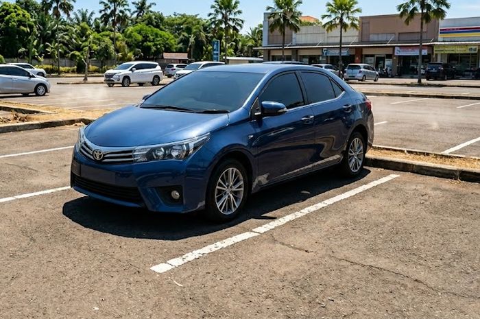 Ilustrasi mobil bekas parkir di bawah terik matahari