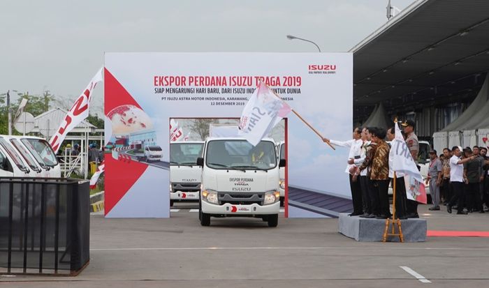 Presiden Joko Widodo melepas eksport Isuzu Traga ke Filipina (12/12)