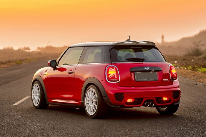 MINI Cooper S berdandan ala JCW dan upgrade kaki
