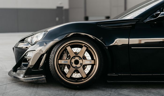 Toyota 86 pakai pelek Rays TE37 18 inci