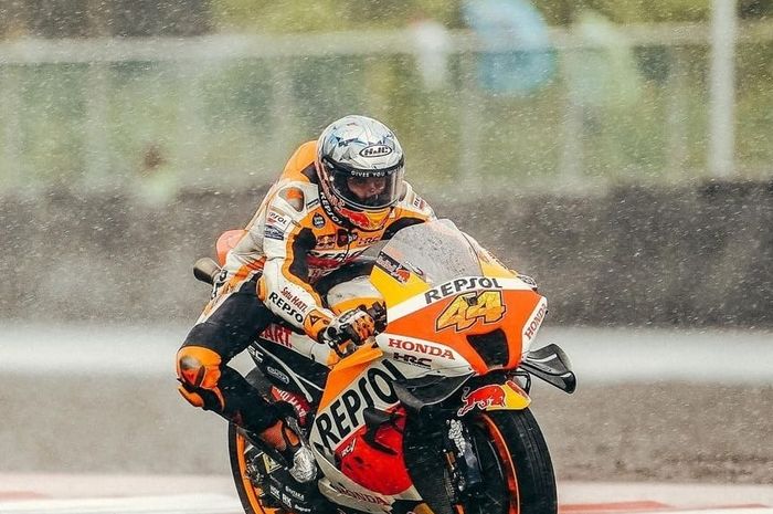 Pol Espargaro, pembalap Repsol Honda Team mengalami masalah sepanjang lomba di Mandalika, Lombok (20/3/2022)
