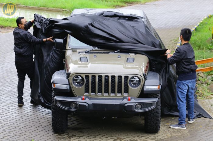 Launching Jeep Gladiator