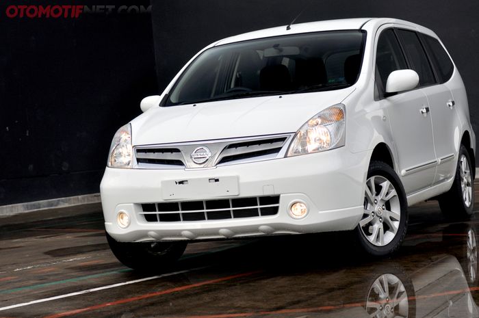 Ilustrasi Nissan Grand Livina