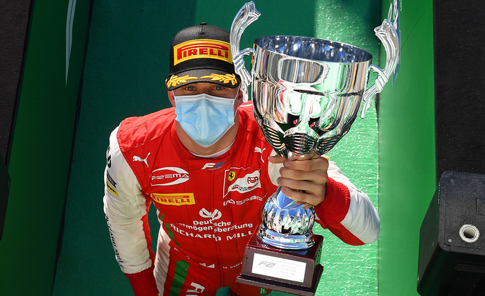 Mick Schumacher yang menang race 1 F2 Italia 2020, membuat Ferrari senang, kini menempati posisi kedua klasemen F2 2020