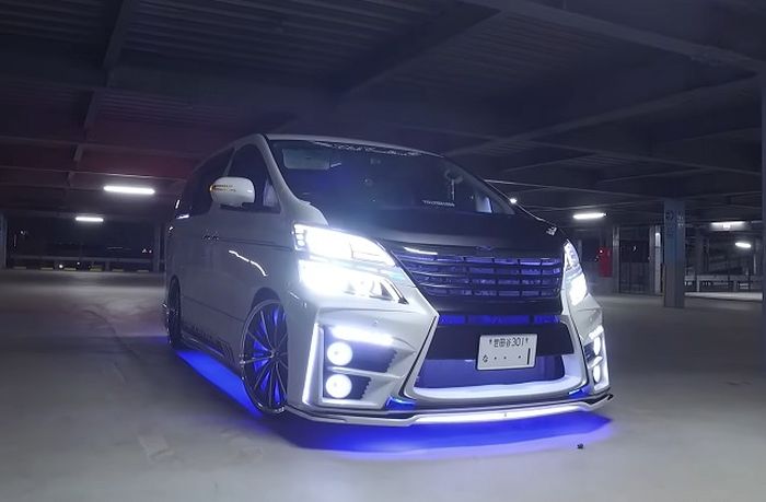 Modifikasi Toyota Vellfire lawas dipenuhi sisipan lampu LED custom