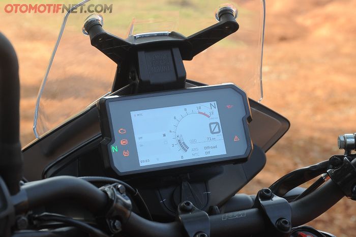 Spidometer KTM 390 Adventure sudah fully digital dan bisa terkoneksi dengan smartphone
