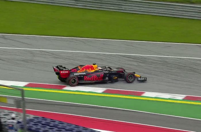 Pembalap Red Bull, Max Verstappen melintir di tikungan pertama saat sesi FP1 F1 Austria tersisa 15 menit