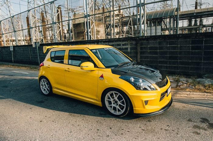 Modifikasi Suzuki Swift lama bergaya JDM yang datang dari Thailand