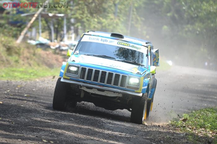 Jeep Cherokee TB Adhi yang dikenal banget di ajang speed off-road, musim ini fokus sprint reli