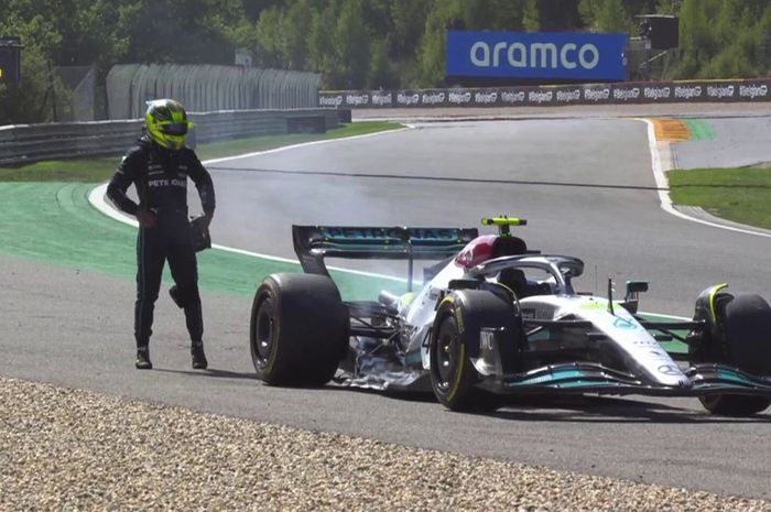 Lewis Hamilton tersingkir dari balap F1 Belgia 2022 pada lap pertama setelah bentrok dengan Fernando Alonso