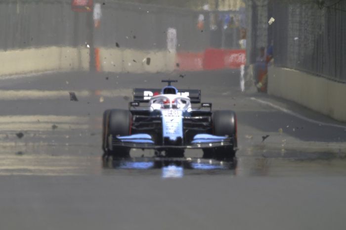 Sesi FP1 F1 GP Azerbaijan 2019 terpaksa dihentikan usai mobil Goerge Russel mengalami crash