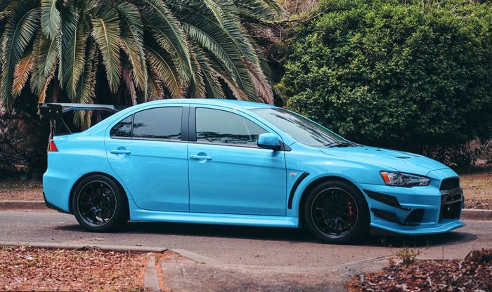 Tampilan samping modifikasi Mitsubishi Evo X