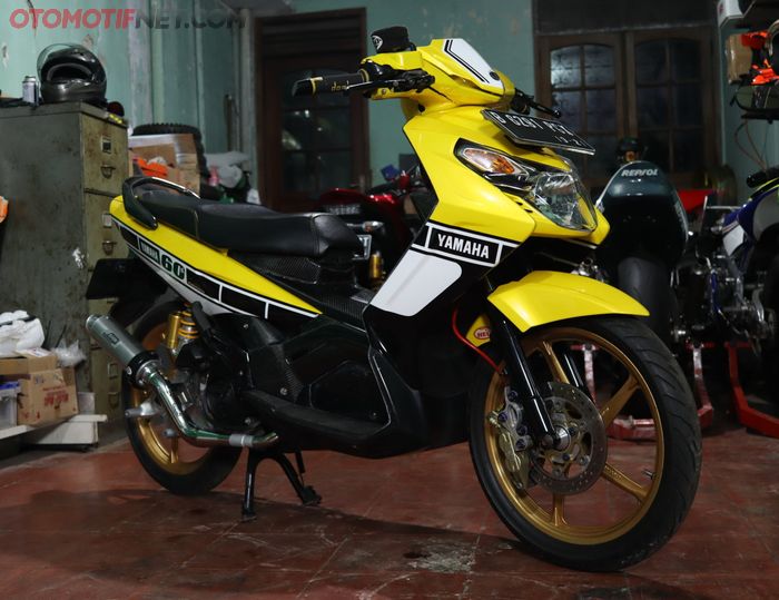 Yamaha Nouvo ini kembali segar berkat modifikasi yang total, harta karun nih!