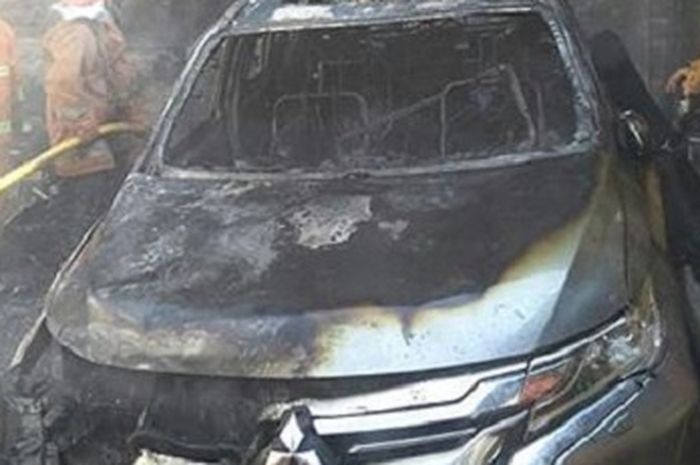 Ilustrasi. Mitsubishi Pajero Sport terbakar habis dilalap api