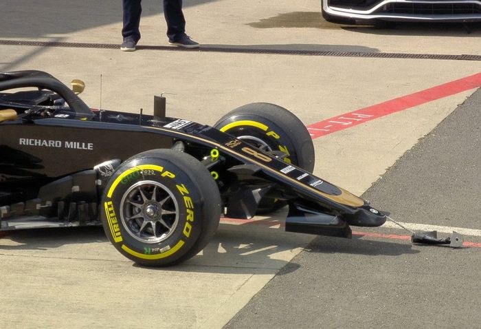 Pada menit ke-23 Virtual Safety Car (VSC) dikeluarkan karena Mobil pembalap Haas, Romain Grosjean crash saat keluar dari pit
