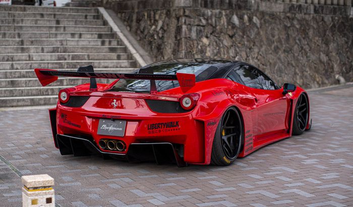 Buritan Ferrari 458 ini juga tak luput dari ubahan seksi