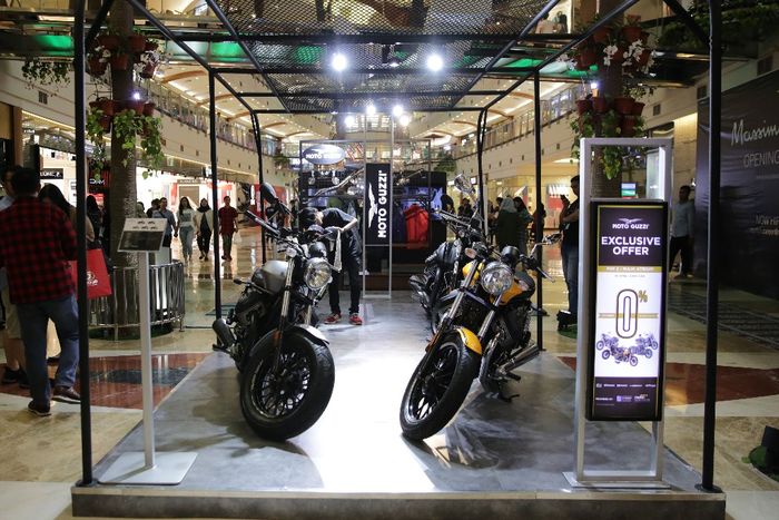 Brand Moto Guzzi yang dipamerkan oleh Piaggio Indonesia di Pondok Indah Mall