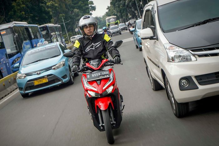 Ilustrasi riding di lalu lintas Jakarta