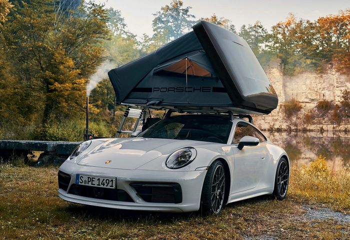 Pasang tenda OEM, modifikasi Porsche 911 makin asyik diajak adventure