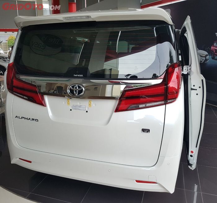 Bagian belakang Toyota Alphard 2018