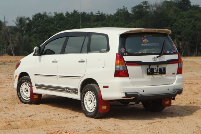 Kijang Innova Adrian anti ceper dan pelek gede