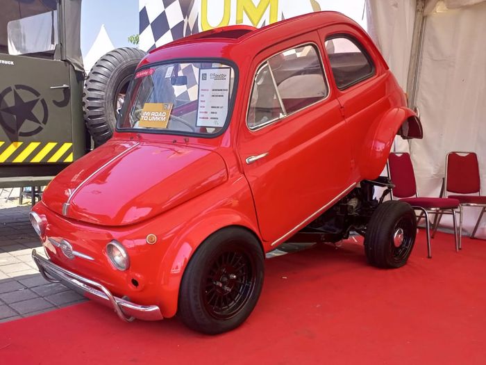 Pameran UMKM di Solo, beberapa mobil keren dipamerkan di stand IMI