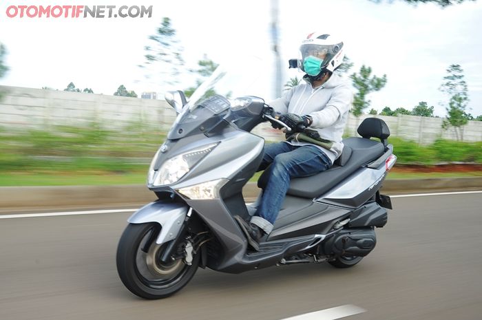 Test ride SYM GTS 250i