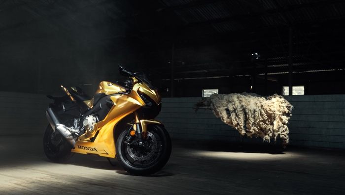 Tampilan mewah di CBR1000RR warna emas